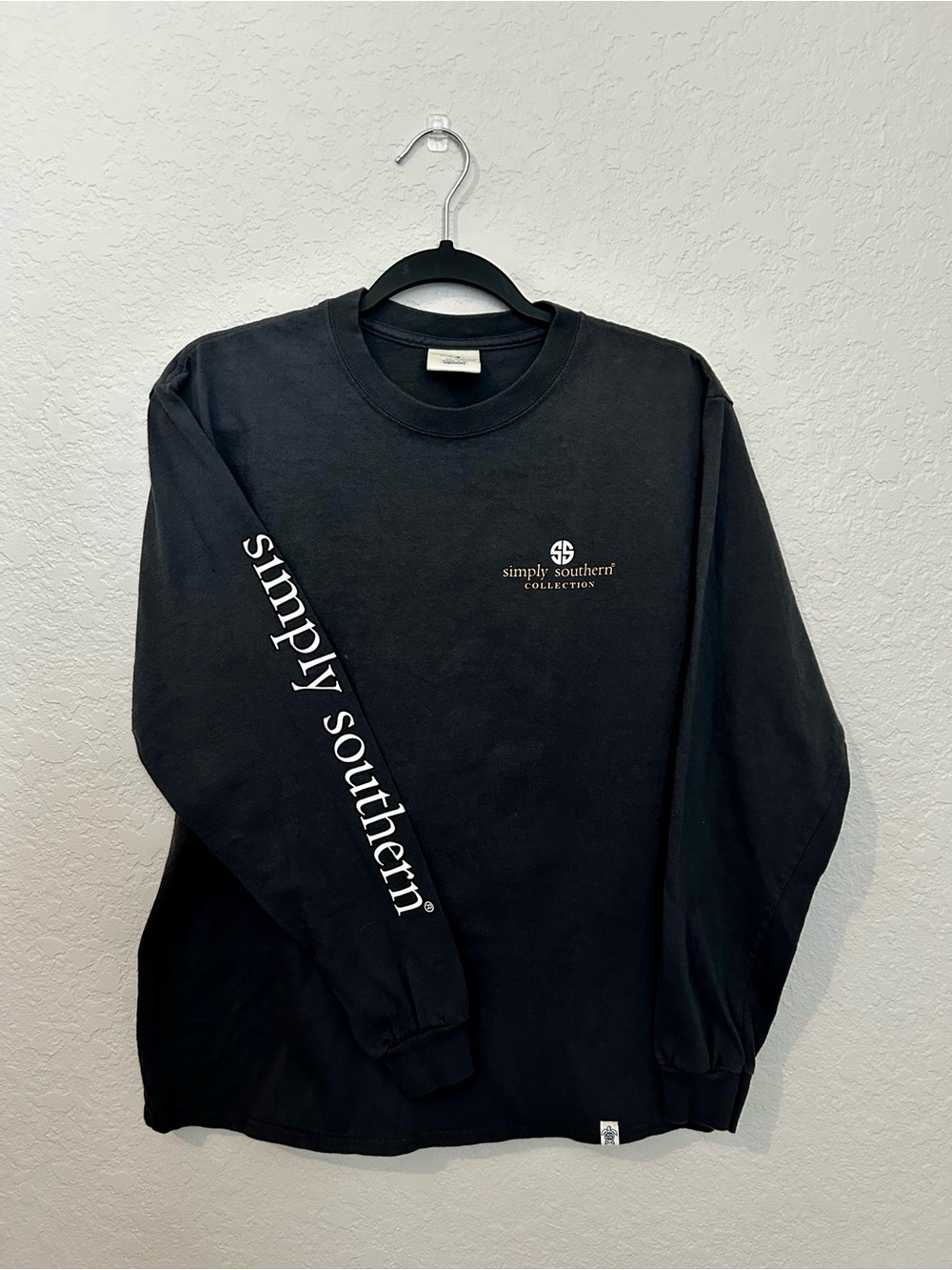 Simply Southern women’s gray Long-Sleeve Logo Tee